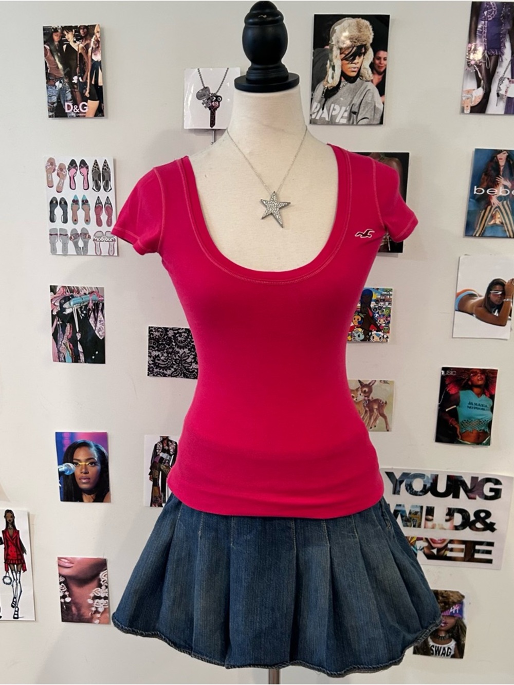 Hollister Women’s Scoop Neck Short Sleeve Tee in Hot Pink